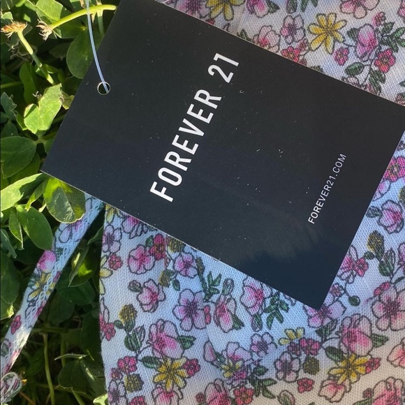 White dress with flowers from Forever 21 - Picture 3 of 4